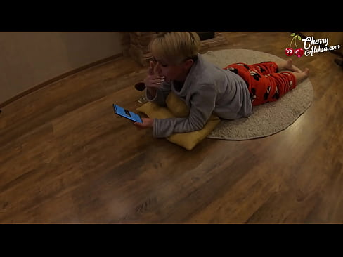 ❤️ Luda plavuša sisa ogroman kurac sisa i poskakuje na njemu - analni seks ☑ Jebeni video  kod nas ☑